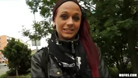 Hän menee gynekologi ...