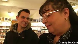 Karvahattu ilmaisia  ...