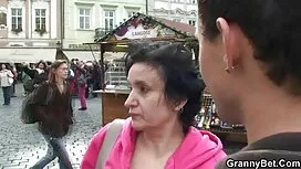 Tyttö, näyttää kaikk ...